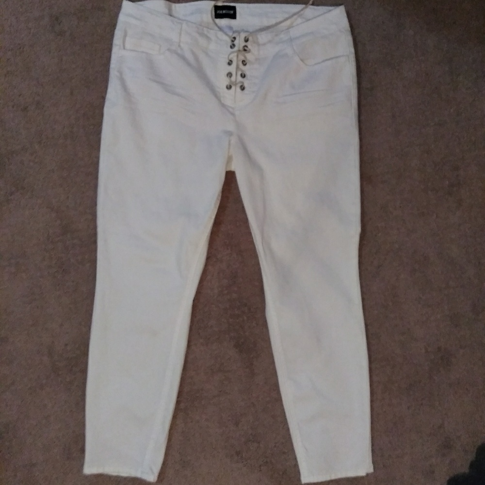 White lace up pants.